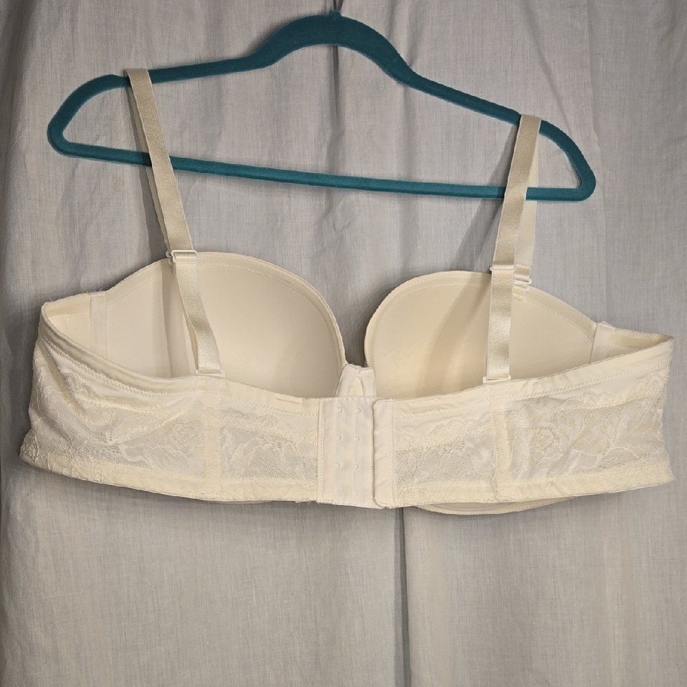 Chic Ivory Lace Underwire Bra - Picture 2 of 3